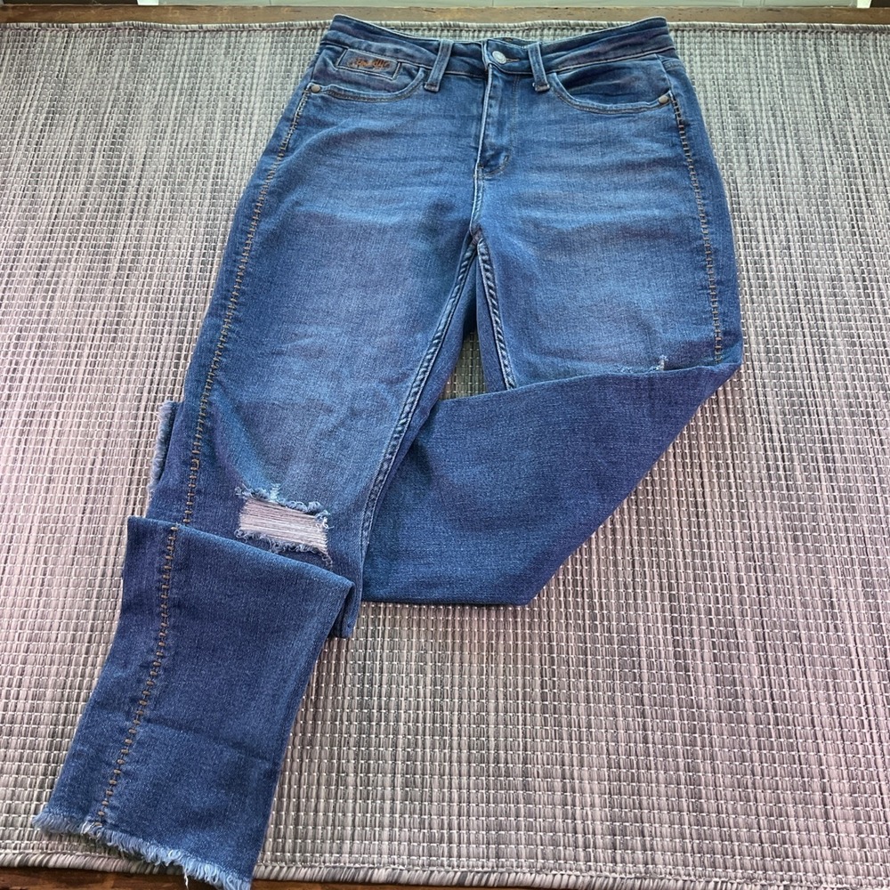 Judy Blue Howdy Boyfriend Jeans High Rise Raw Hem Distressed Blue JB88108 3/26